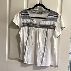 Women's White and Blue Embroidered Top